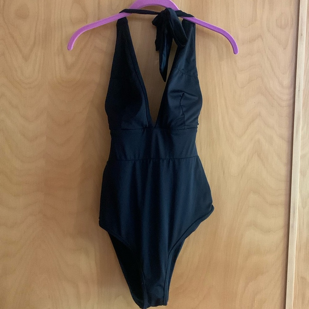 Cupshe black halter one piece bathing suit size medium